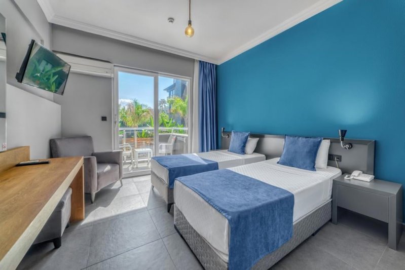 Alanya utazás Royalisa Palmiye Beach Hotel