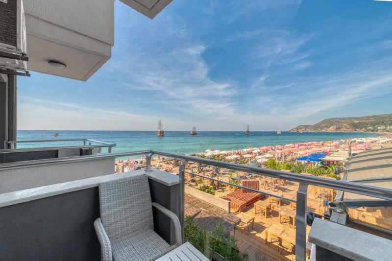 Alanya utazás Royalisa Palmiye Beach Hotel