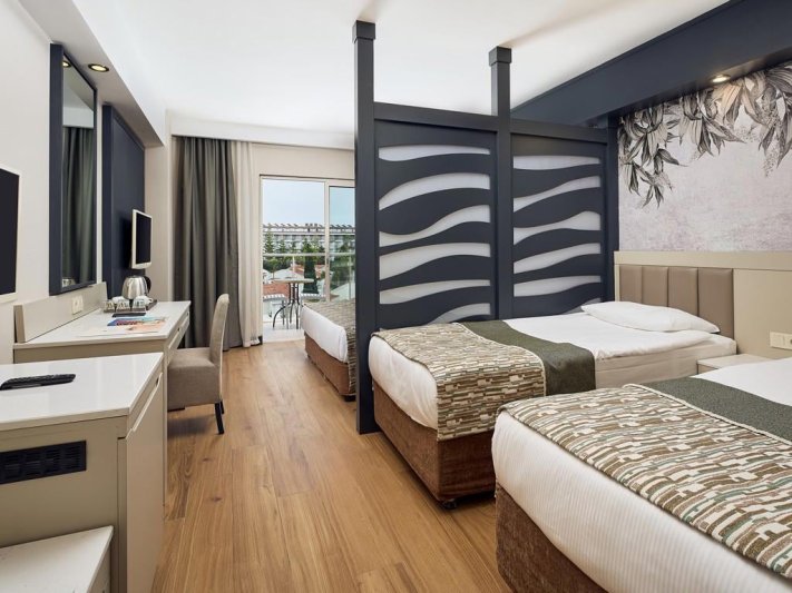Sea World Resort Spa Side