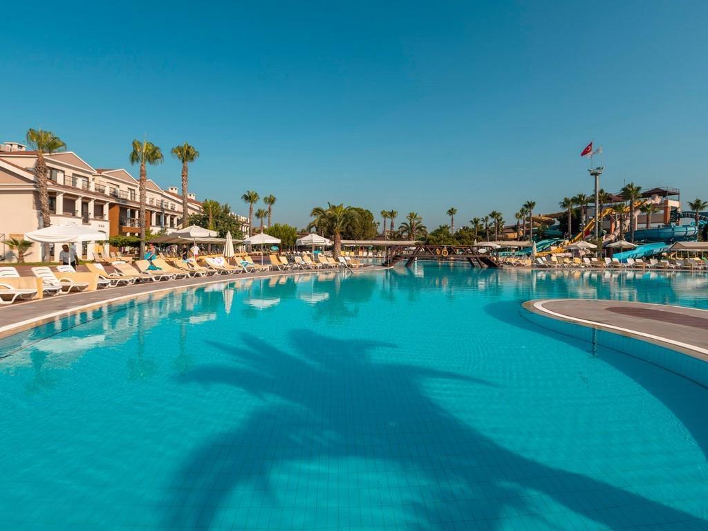 Club Hotel Turan Prince World Side