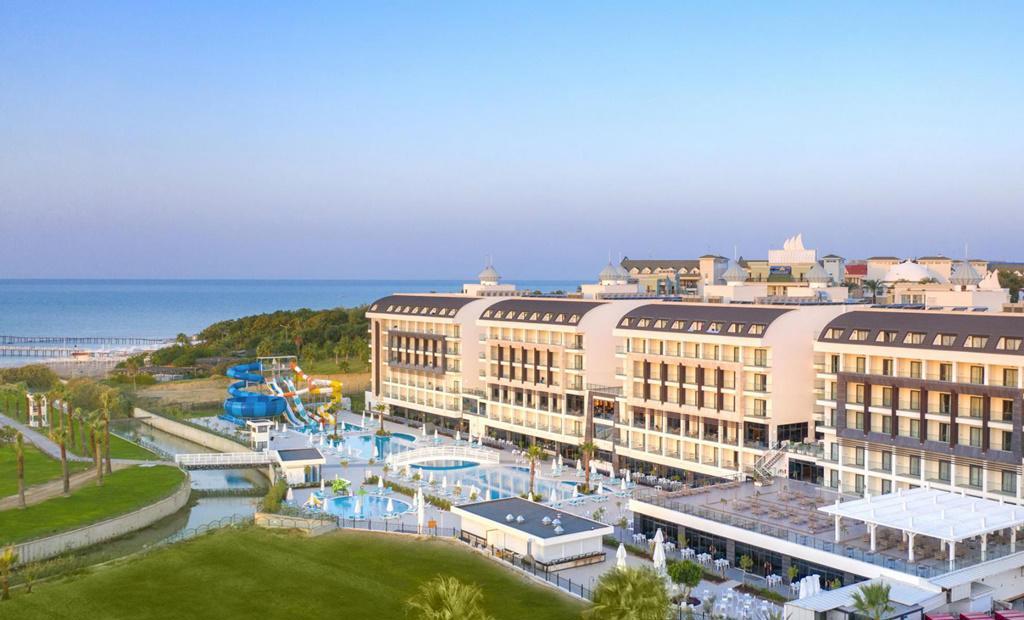 Diamond De Luxe Hotel & Spa Side