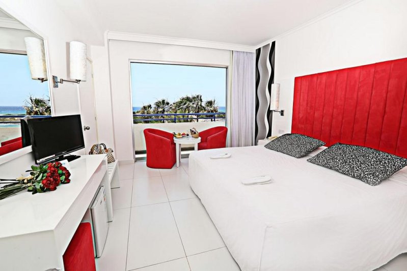 The Dome Beach Hotel & Resort Dél-Ciprus