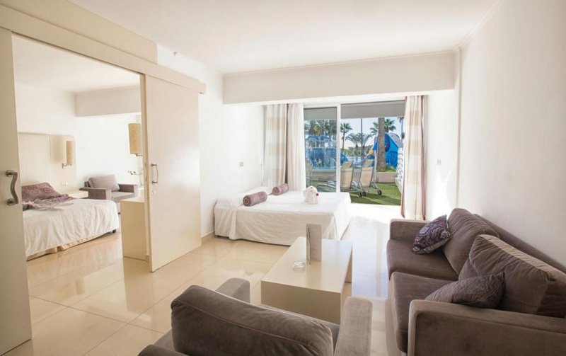 The Dome Beach Hotel & Resort Dél-Ciprus
