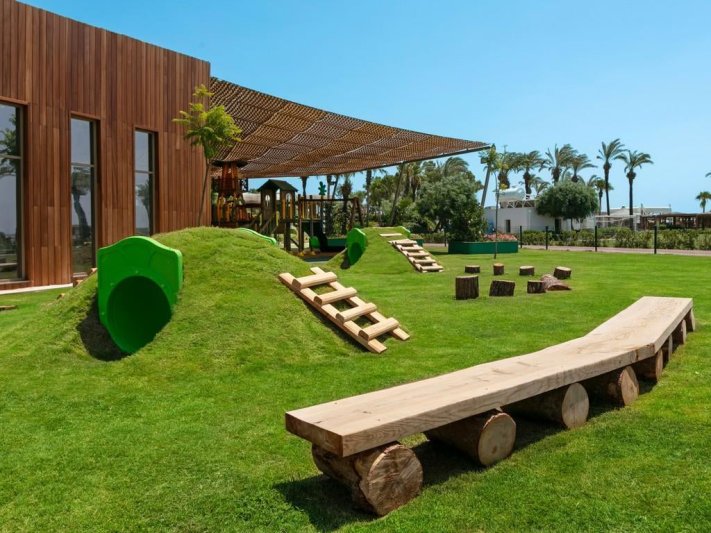 Antalya utazás Titanic Beach Lara