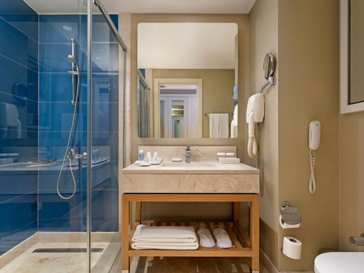 Antalya utazás Titanic Beach Lara