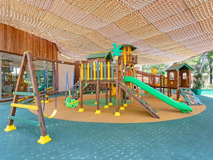 Antalya utazás Titanic Beach Lara