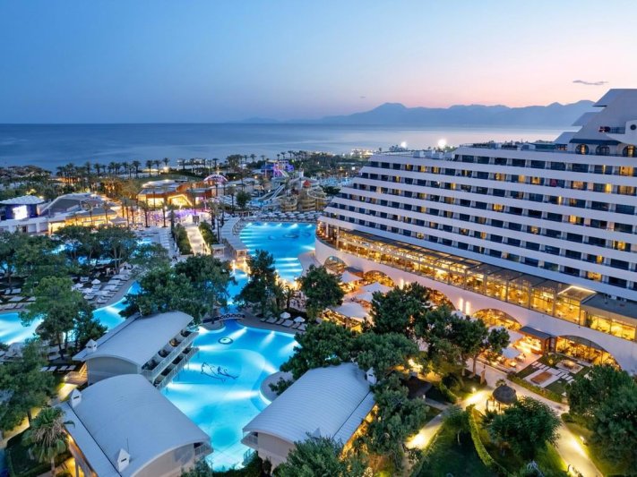 Antalya utazás Titanic Beach Lara