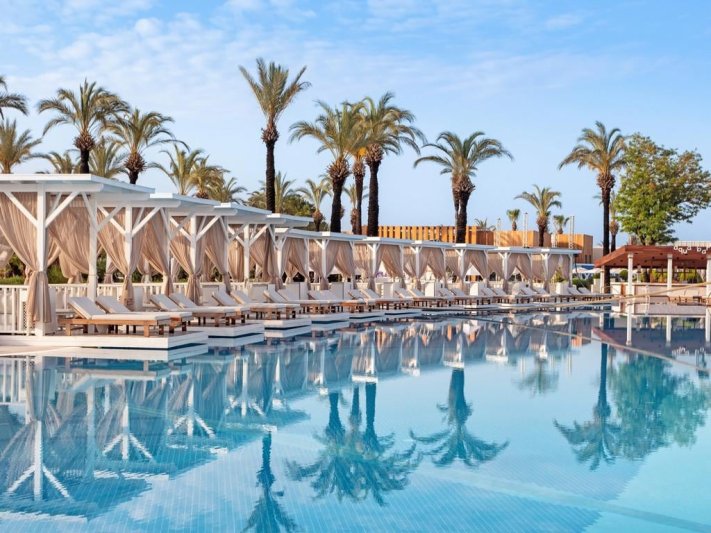 Antalya utazás Titanic Beach Lara