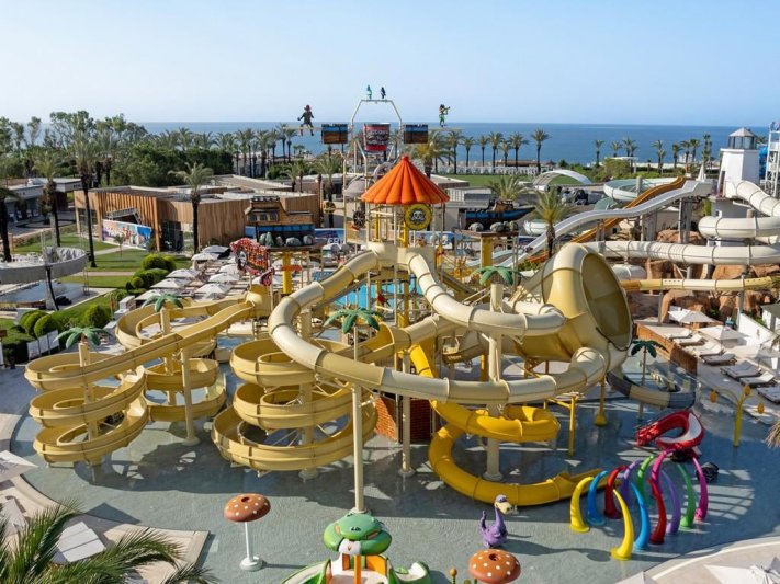 Antalya utazás Titanic Beach Lara