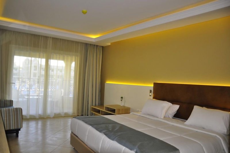 Hurghada utazás Titanic Royal