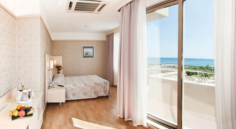 Von Golden Coast Side