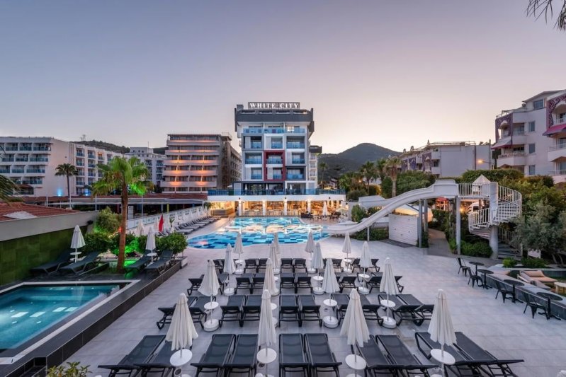 Alanya utazás White City Beach