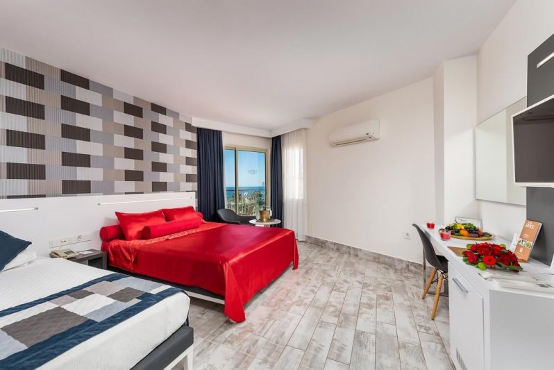 Alanya utazás White City Beach