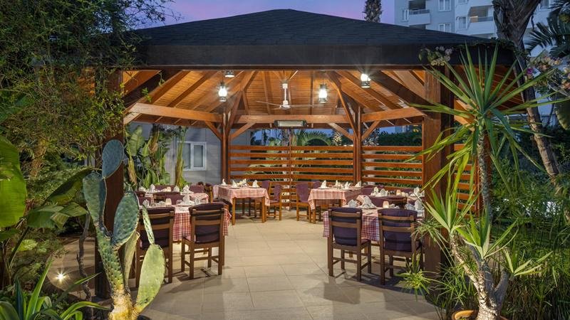 Antalya utazás Wyndham Garden Lara