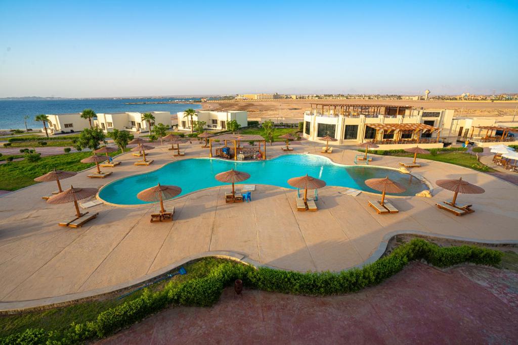 Hurghada utazás New Eagles Aqua Park Resort