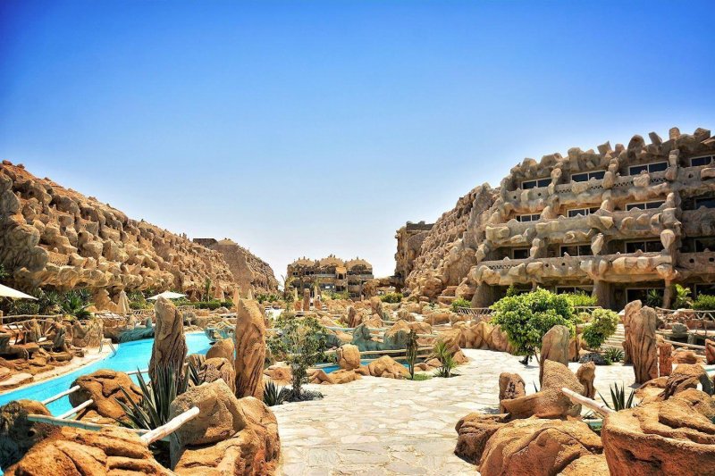 Hurghada utazás Caves Beach Resort