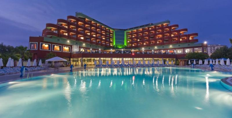 Alanya utazás Delphin Deluxe Resort