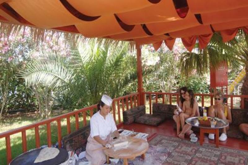 Alanya utazás Delphin Deluxe Resort