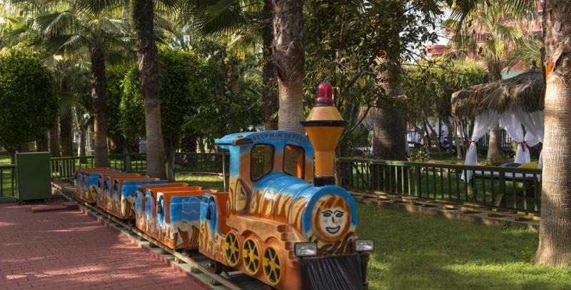 Alanya utazás Delphin Deluxe Resort