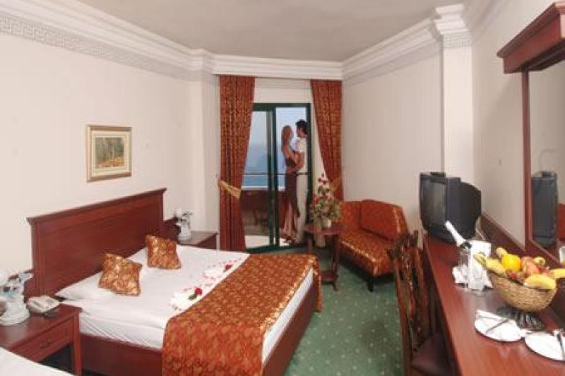 Alanya utazás Delphin Deluxe Resort