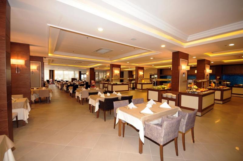 Alanya utazás Insula Resort Hotel