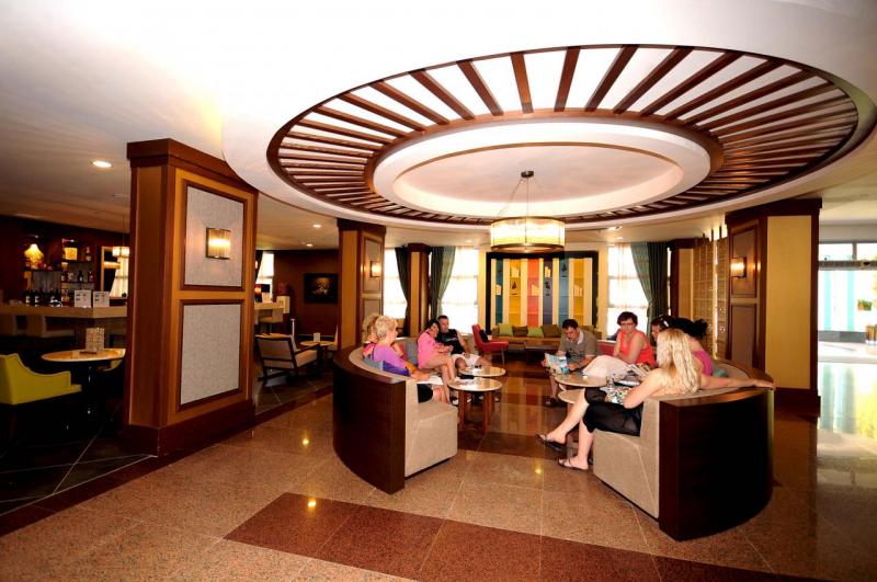 Alanya utazás Insula Resort Hotel