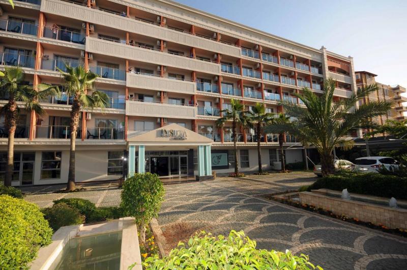 Alanya utazás Insula Resort Hotel