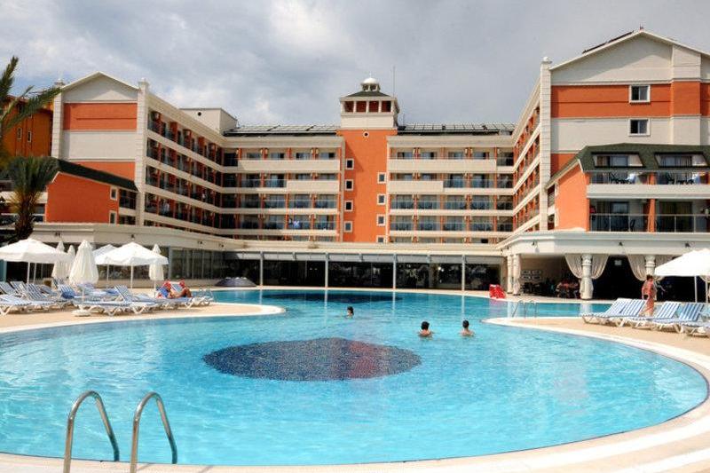 Alanya utazás Insula Resort Hotel