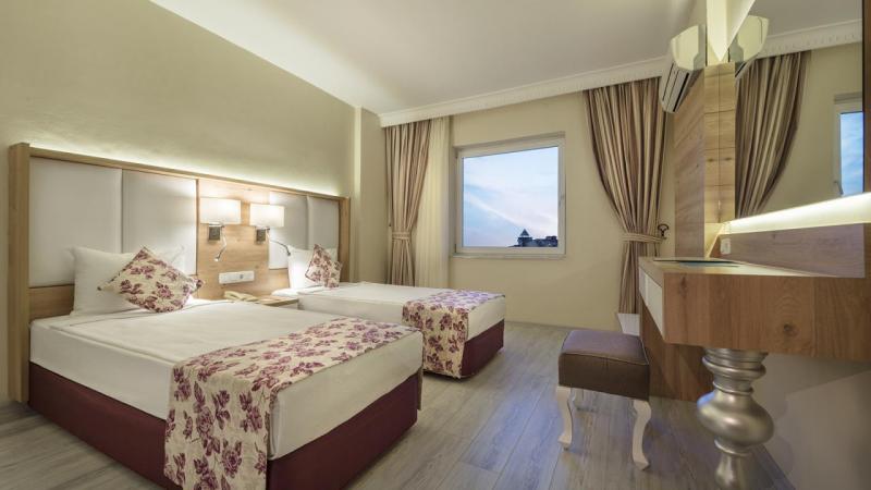 Alanya utazás Royal Garden Beach