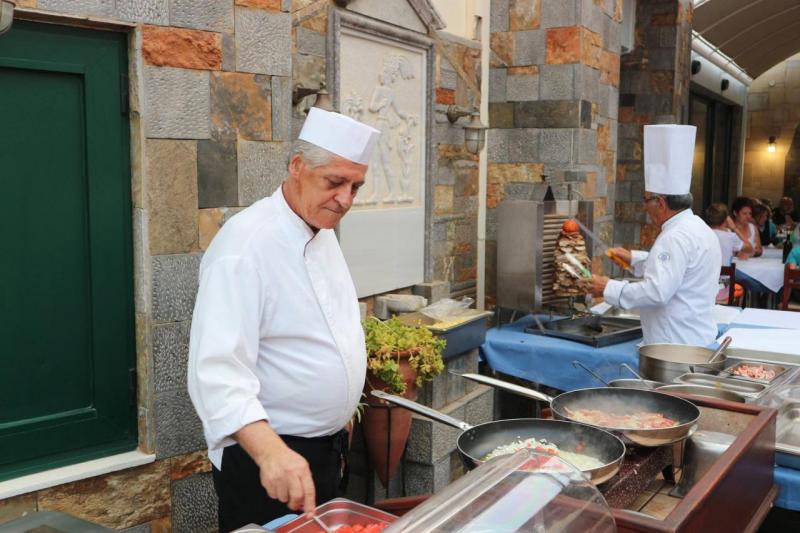 Kréta Gouves utazás Diogenis Blue Palace