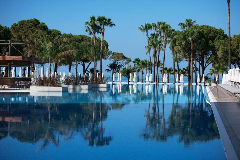 Side utazás Acanthus & Cennet Barut Collection