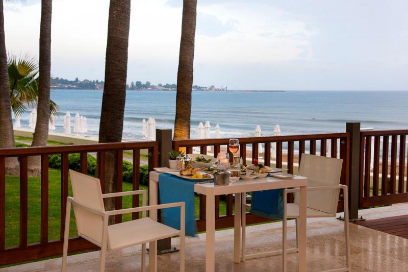 Side utazás Acanthus & Cennet Barut Collection