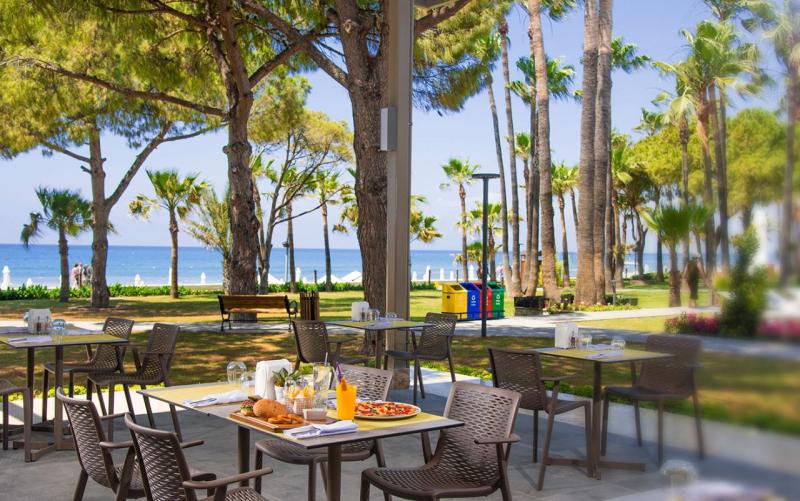 Side utazás Acanthus & Cennet Barut Collection