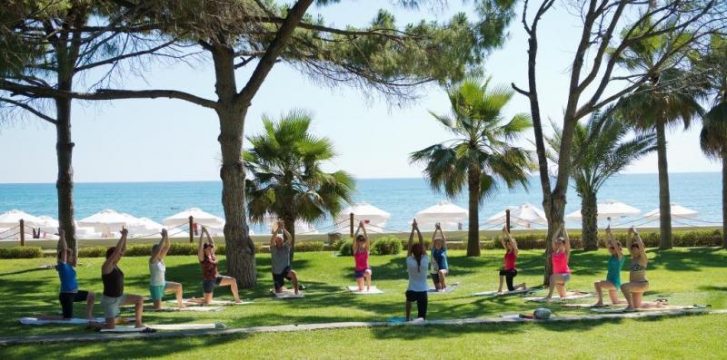 Side utazás Acanthus & Cennet Barut Collection