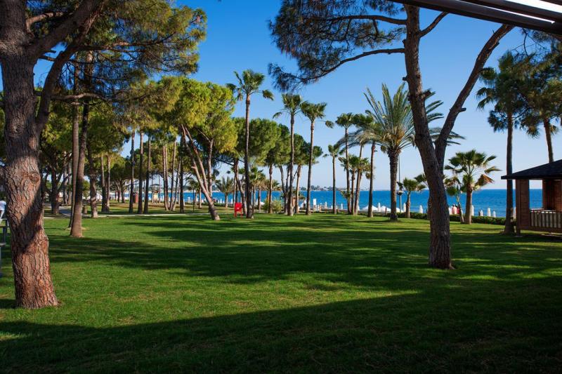 Side utazás Acanthus & Cennet Barut Collection