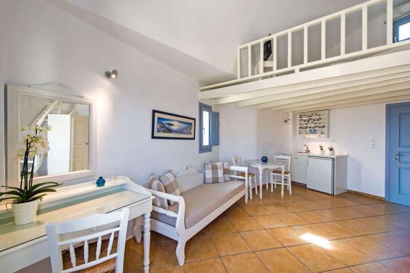 Szantorini Akrotiri utazás Apanemo Hotel & Suites