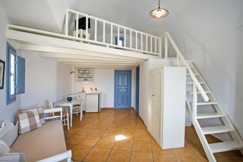 Szantorini Akrotiri utazás Apanemo Hotel & Suites