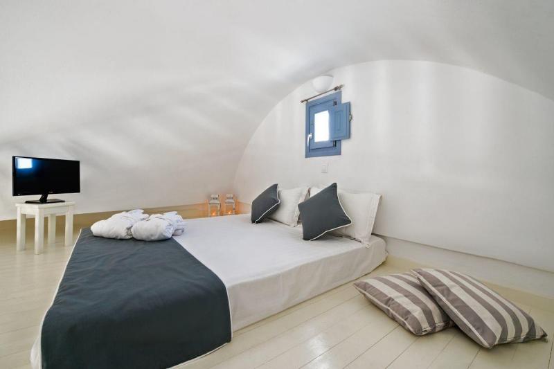 Szantorini Akrotiri utazás Apanemo Hotel & Suites