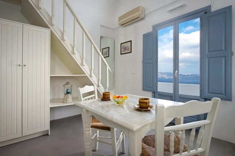 Szantorini Akrotiri utazás Apanemo Hotel & Suites