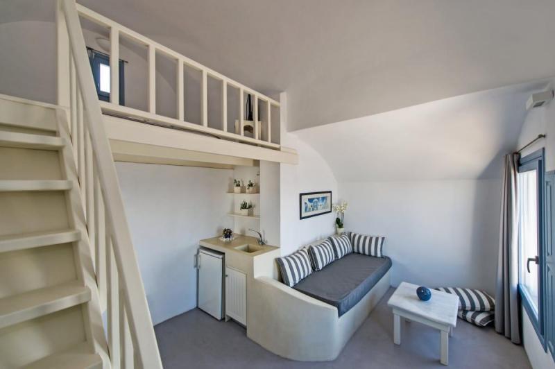 Szantorini Akrotiri utazás Apanemo Hotel & Suites