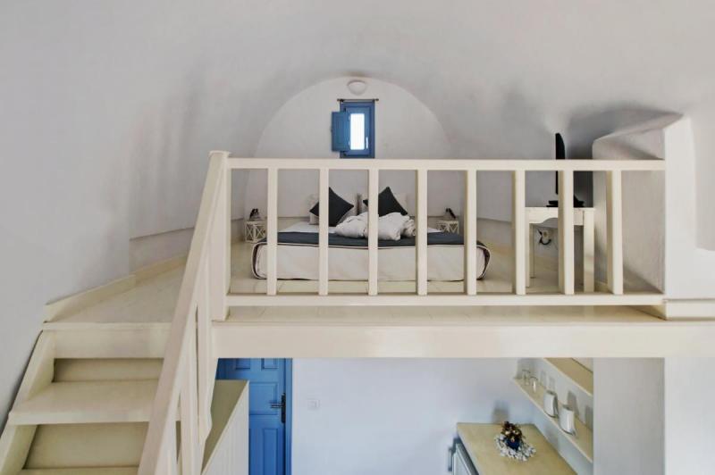 Szantorini Akrotiri utazás Apanemo Hotel & Suites