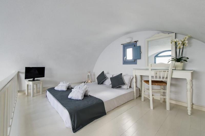 Szantorini Akrotiri utazás Apanemo Hotel & Suites