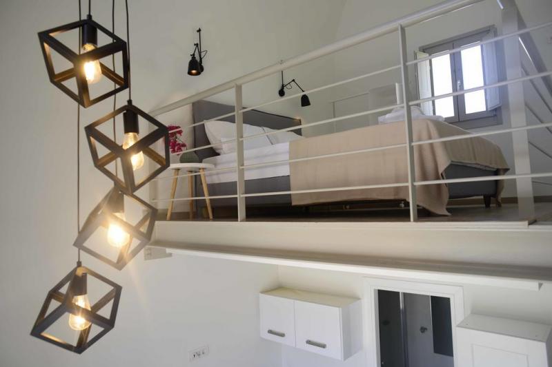 Szantorini Oia utazás Aplai Dome