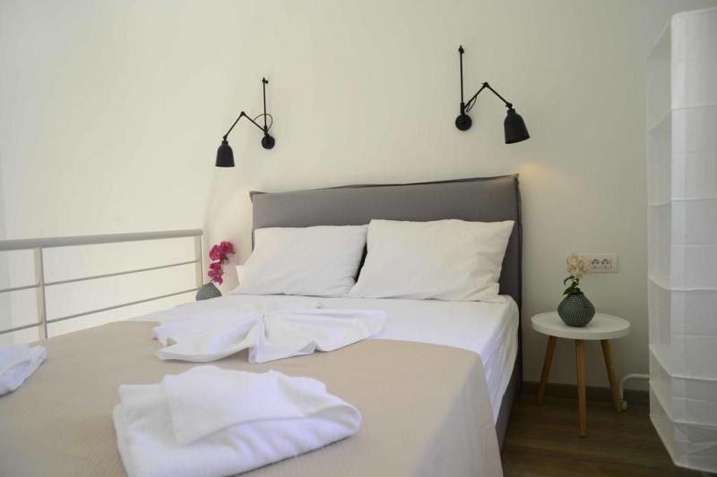 Szantorini Oia utazás Aplai Dome