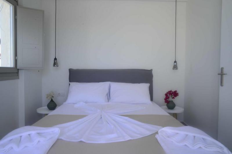 Szantorini Oia utazás Aplai Dome