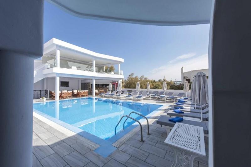 Szantorini Kamari utazás Blue Waves Hotel