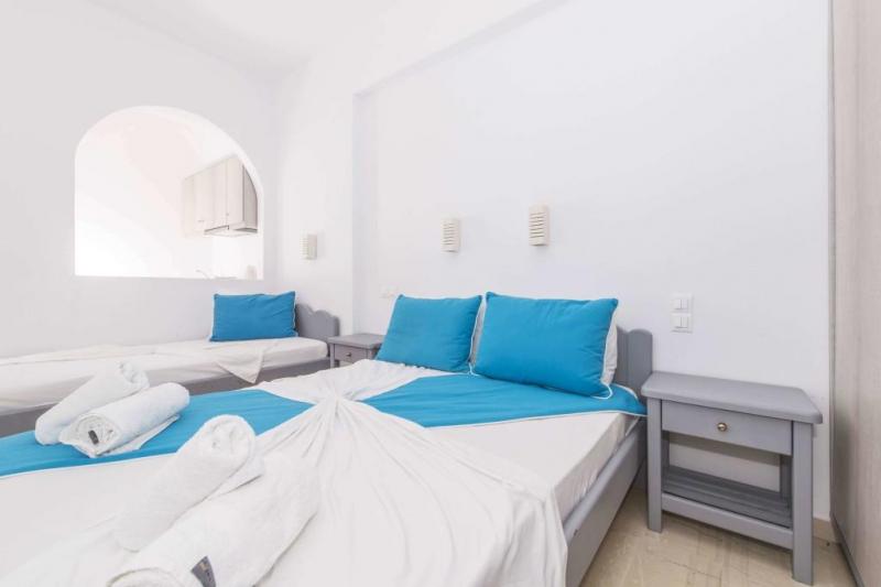 Szantorini Kamari utazás Blue Waves Hotel