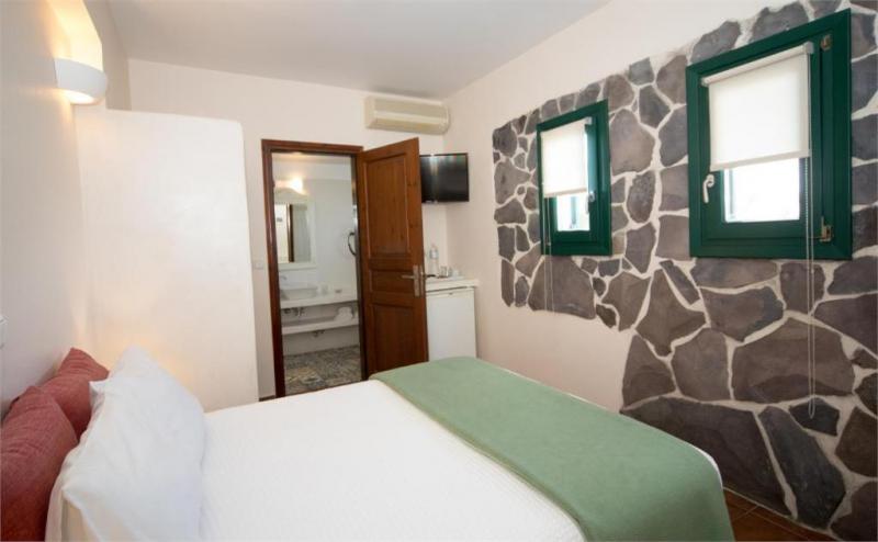 Szantorini Fira utazás Costa Marina Hotel