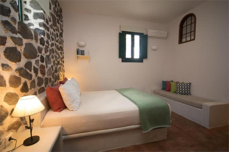 Szantorini Fira utazás Costa Marina Hotel