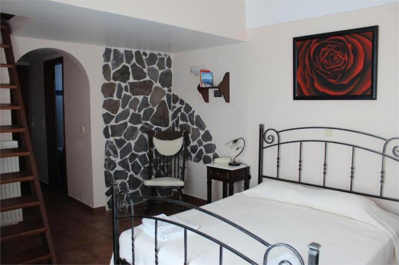 Szantorini Fira utazás Costa Marina Hotel